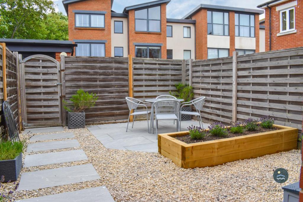 Capstan - Harbour With Parking Holiday home