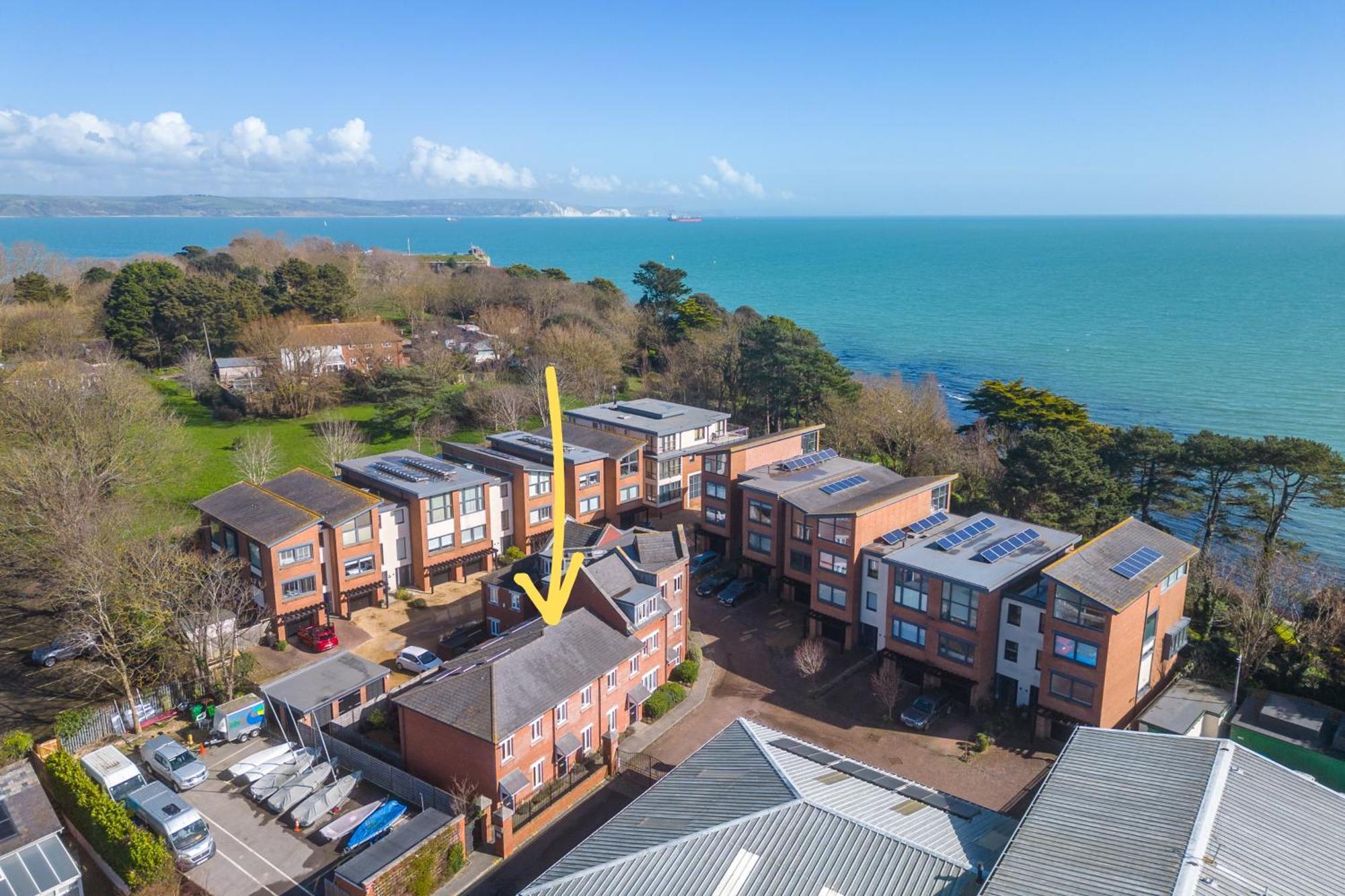 Capstan - Harbour With Parking Holiday home